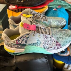 EUC Nike size 12